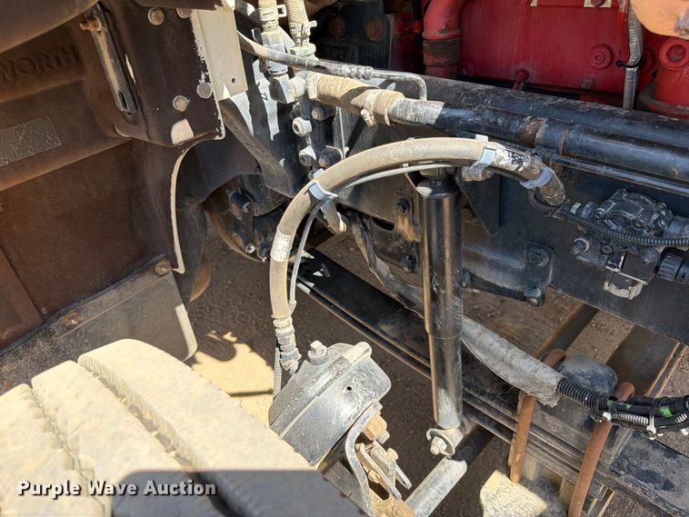 image for item ED0205 2014 Kenworth T800 semi truck