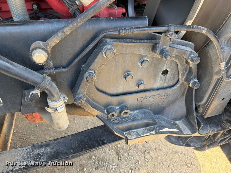 image for item ED0205 2014 Kenworth T800 semi truck