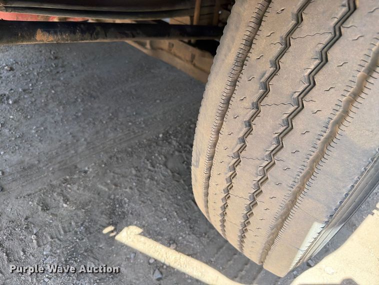 image for item ED0205 2014 Kenworth T800 semi truck