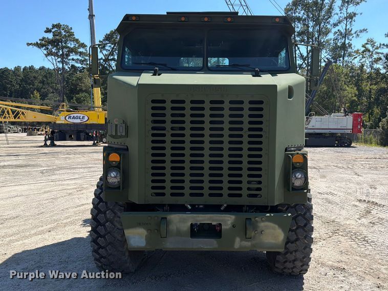 image for item EF1400 1997 Oshkosh M1070 semi truck
