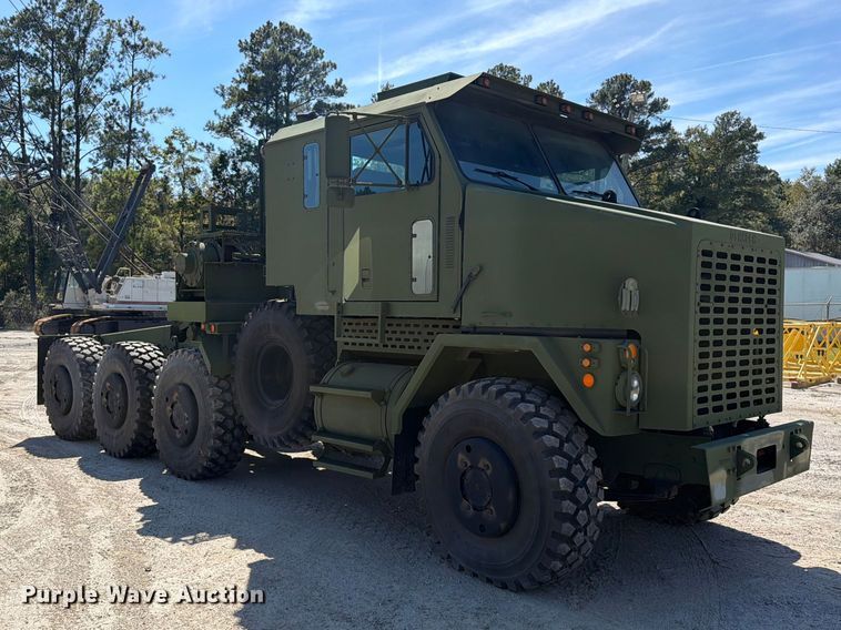 image for item EF1400 1997 Oshkosh M1070 semi truck
