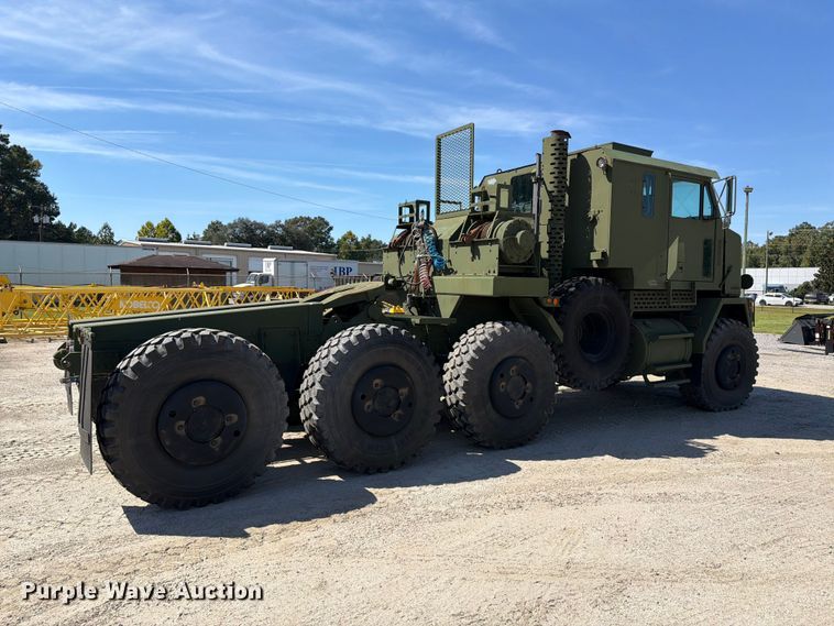 image for item EF1400 1997 Oshkosh M1070 semi truck