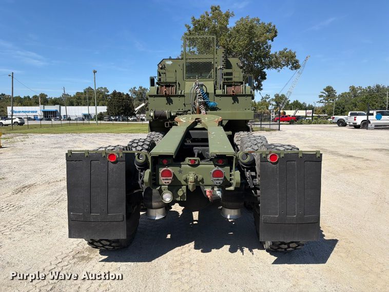 image for item EF1400 1997 Oshkosh M1070 semi truck
