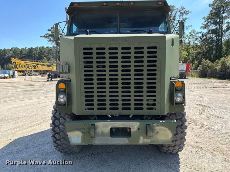 image for item EF1400 1997 Oshkosh M1070 semi truck