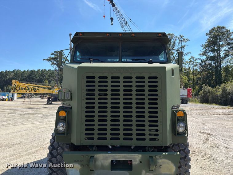 image for item EF1400 1997 Oshkosh M1070 semi truck