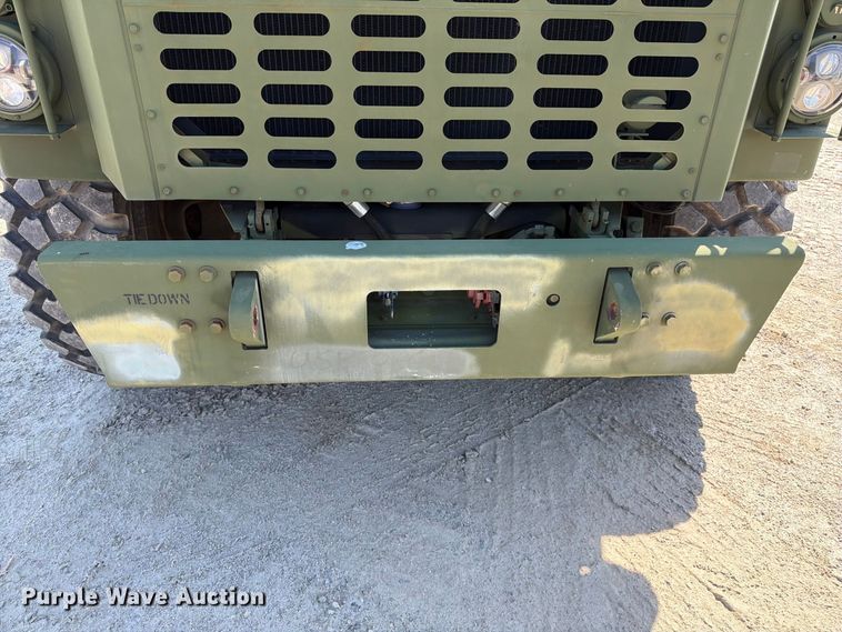 image for item EF1400 1997 Oshkosh M1070 semi truck