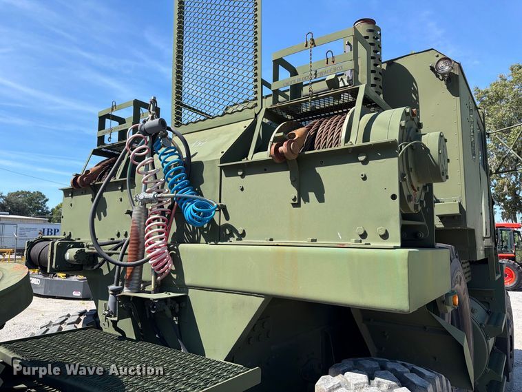 image for item EF1400 1997 Oshkosh M1070 semi truck