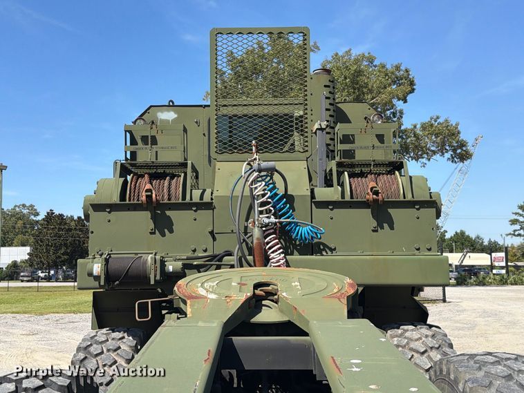 image for item EF1400 1997 Oshkosh M1070 semi truck
