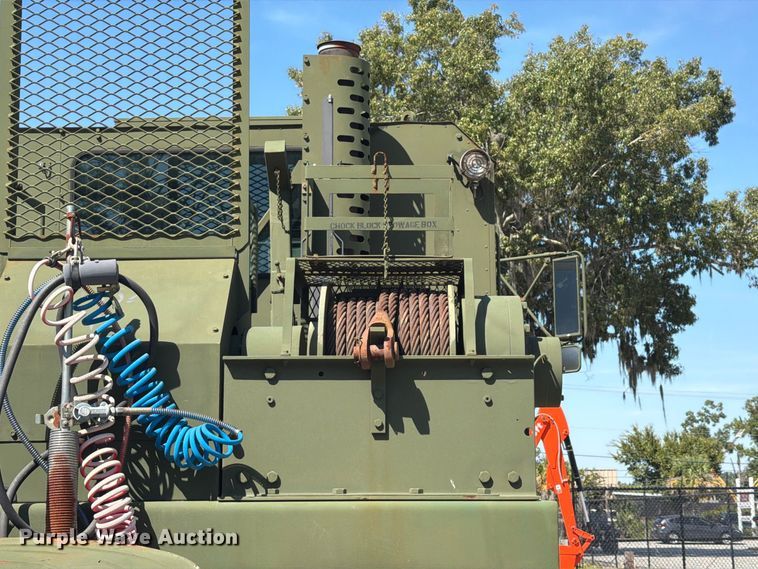 image for item EF1400 1997 Oshkosh M1070 semi truck