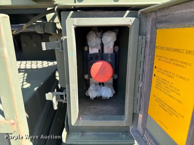 image for item EF1400 1997 Oshkosh M1070 semi truck