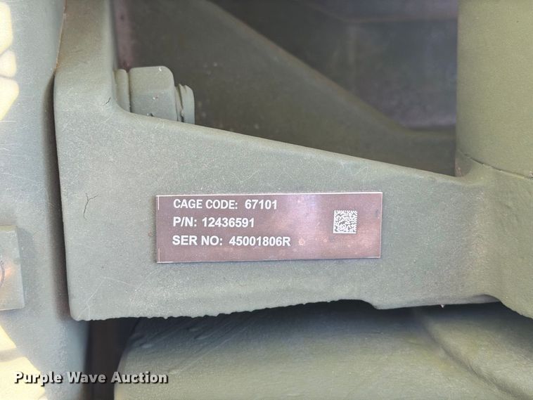 image for item EF1400 1997 Oshkosh M1070 semi truck