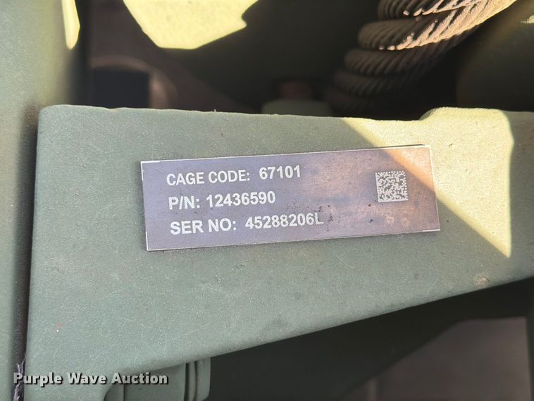 image for item EF1400 1997 Oshkosh M1070 semi truck