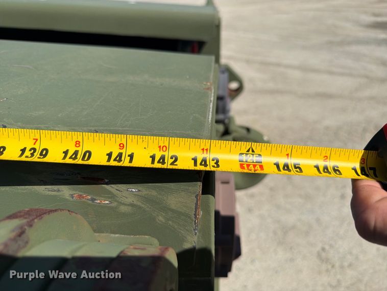 image for item EF1400 1997 Oshkosh M1070 semi truck