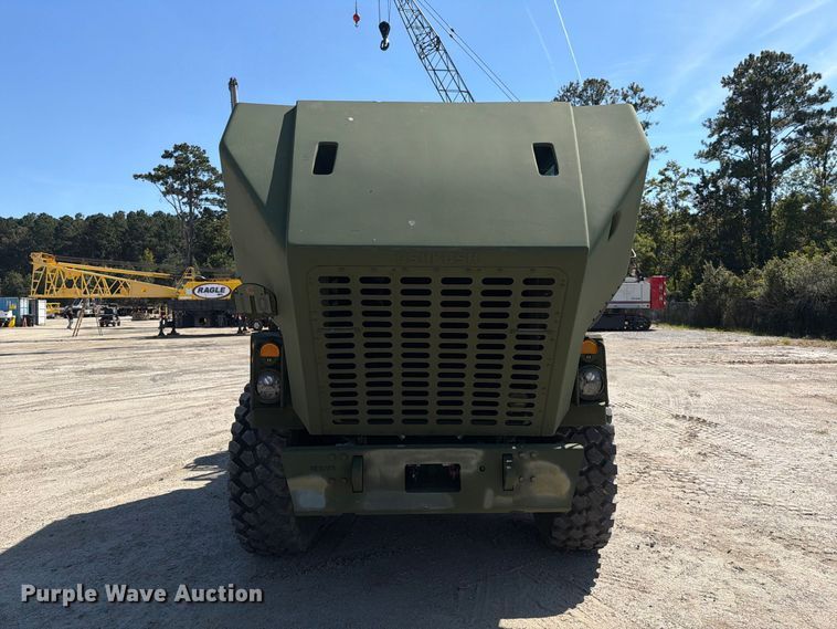 image for item EF1400 1997 Oshkosh M1070 semi truck