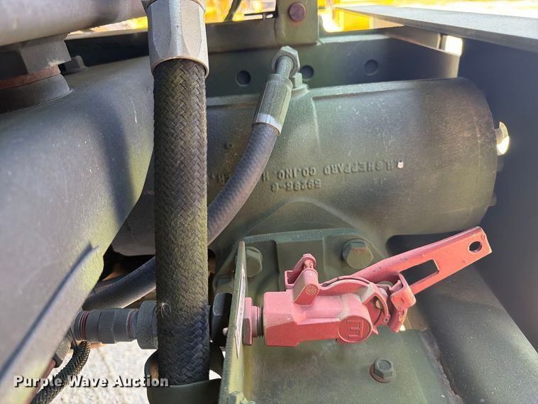 image for item EF1400 1997 Oshkosh M1070 semi truck