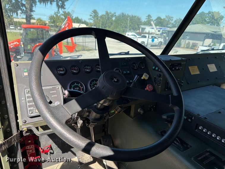 image for item EF1400 1997 Oshkosh M1070 semi truck