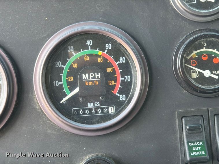image for item EF1400 1997 Oshkosh M1070 semi truck