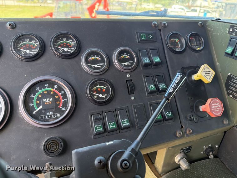 image for item EF1400 1997 Oshkosh M1070 semi truck