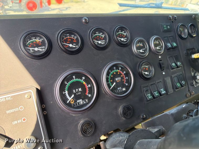 image for item EF1400 1997 Oshkosh M1070 semi truck