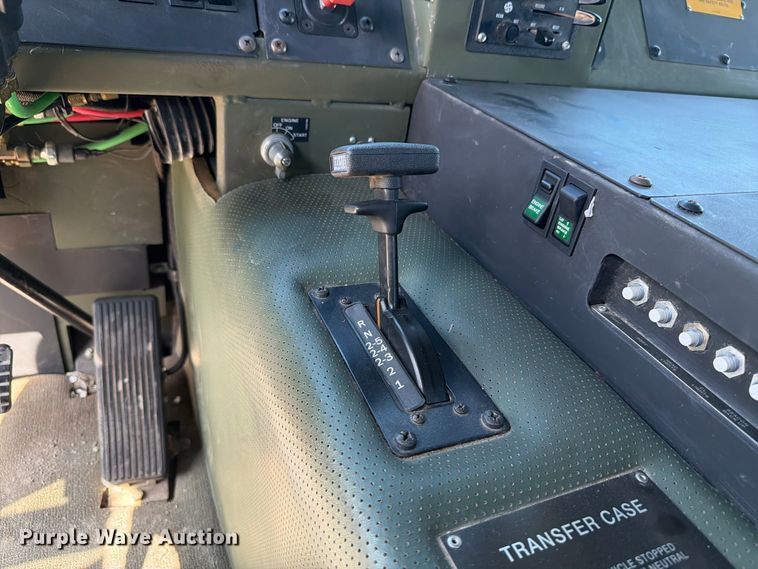 image for item EF1400 1997 Oshkosh M1070 semi truck
