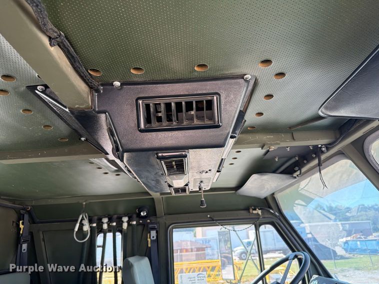 image for item EF1400 1997 Oshkosh M1070 semi truck