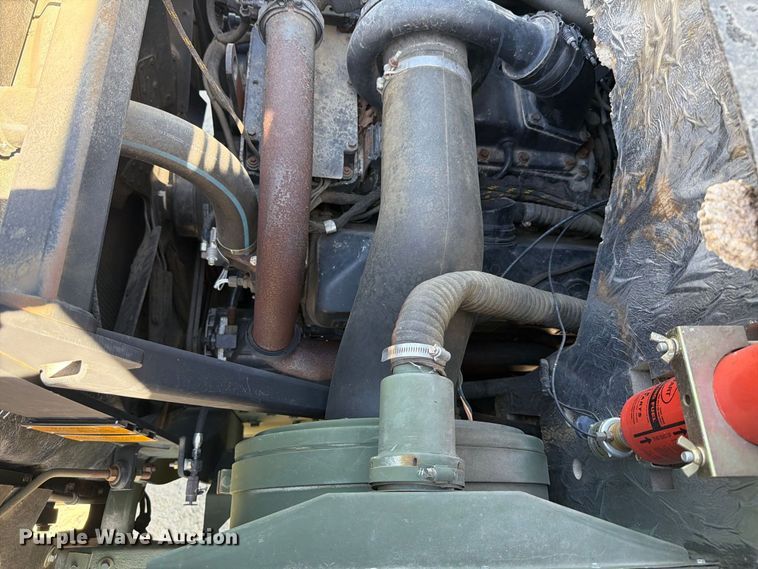 image for item EF1400 1997 Oshkosh M1070 semi truck