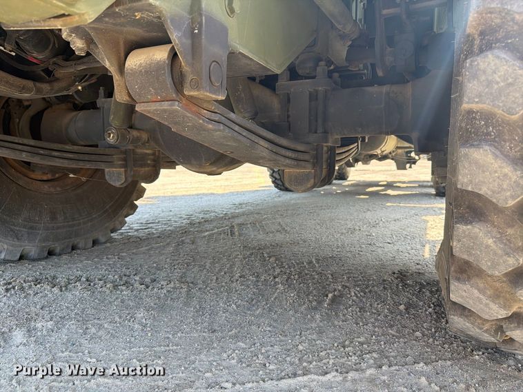 image for item EF1400 1997 Oshkosh M1070 semi truck