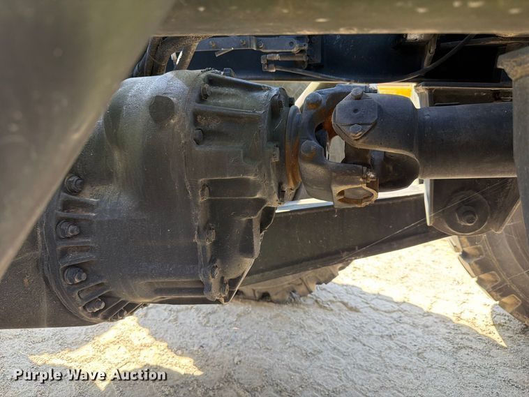 image for item EF1400 1997 Oshkosh M1070 semi truck