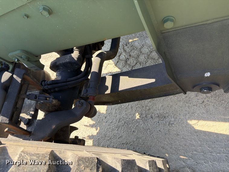 image for item EF1400 1997 Oshkosh M1070 semi truck