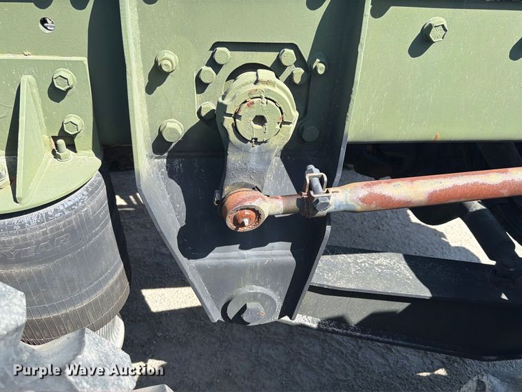 image for item EF1400 1997 Oshkosh M1070 semi truck