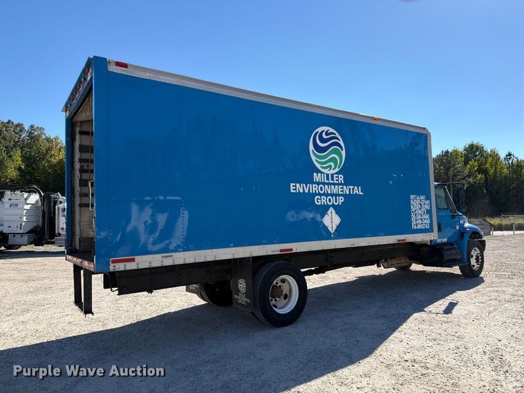 image for item EF1407 2002 International 4400 box truck