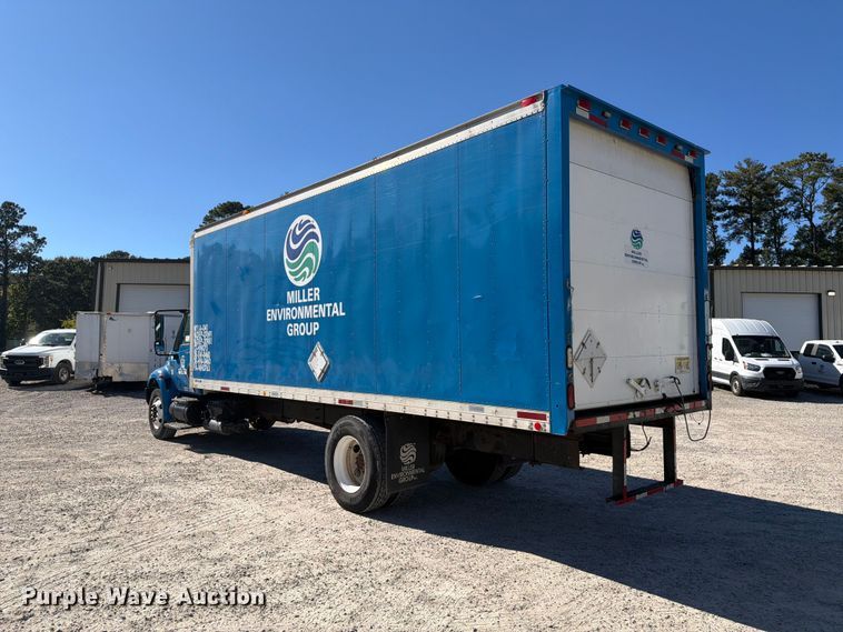 image for item EF1407 2002 International 4400 box truck