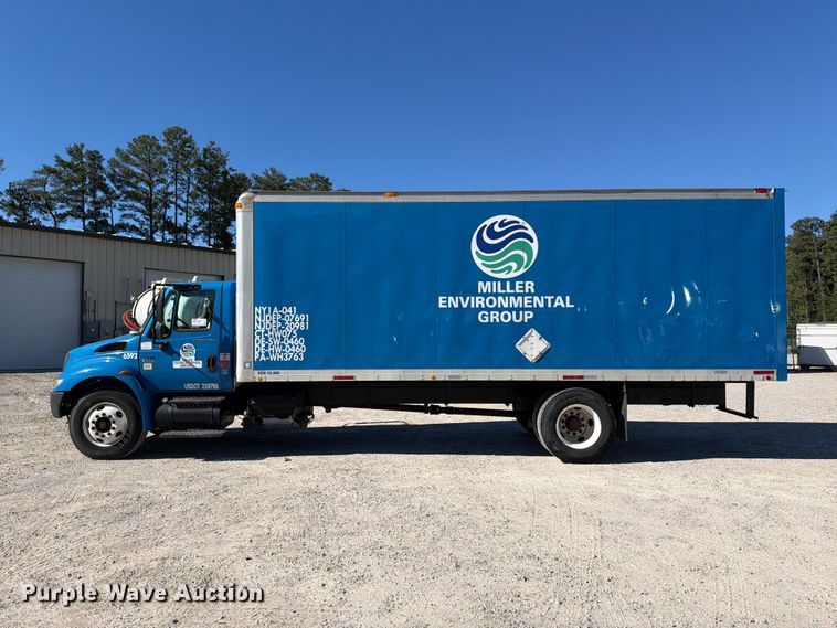 image for item EF1407 2002 International 4400 box truck