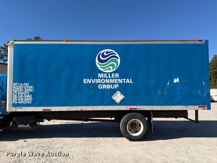 image for item EF1407 2002 International 4400 box truck