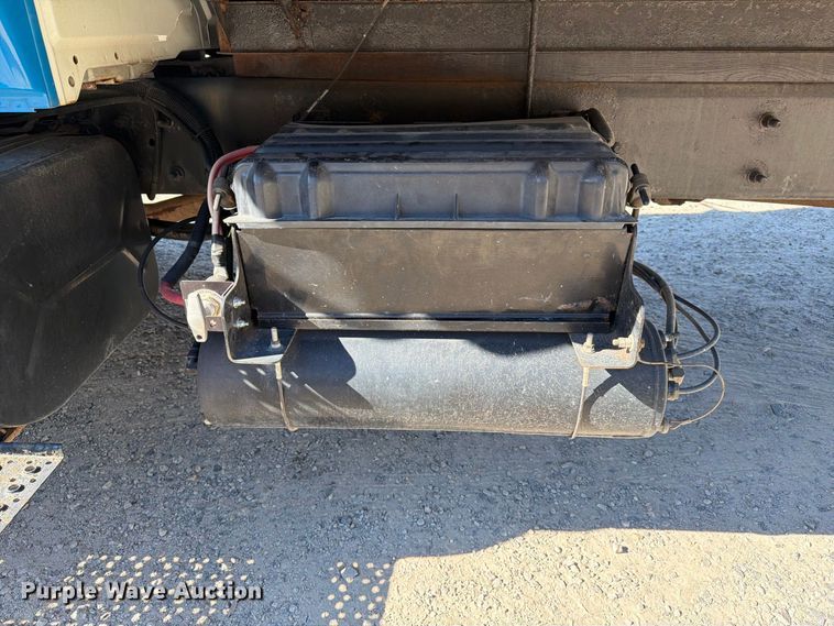 image for item EF1407 2002 International 4400 box truck