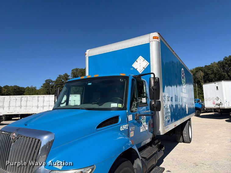 image for item EF1407 2002 International 4400 box truck