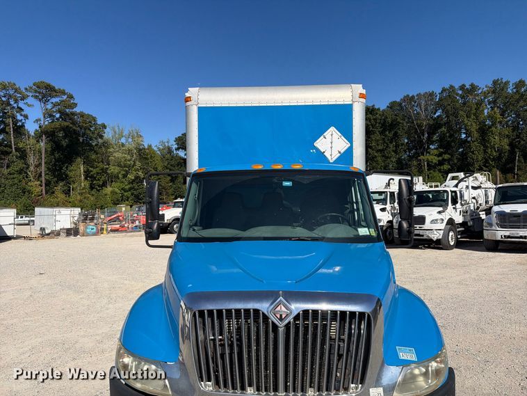 image for item EF1407 2002 International 4400 box truck
