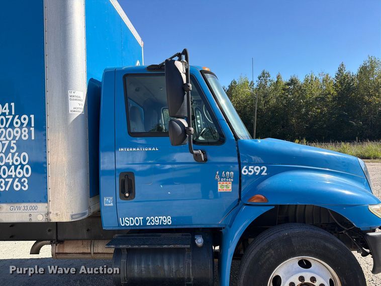 image for item EF1407 2002 International 4400 box truck
