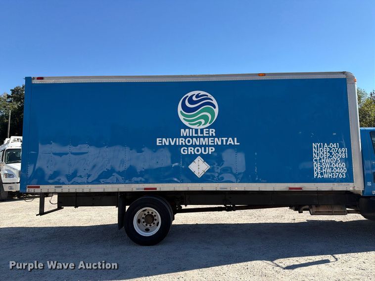 image for item EF1407 2002 International 4400 box truck