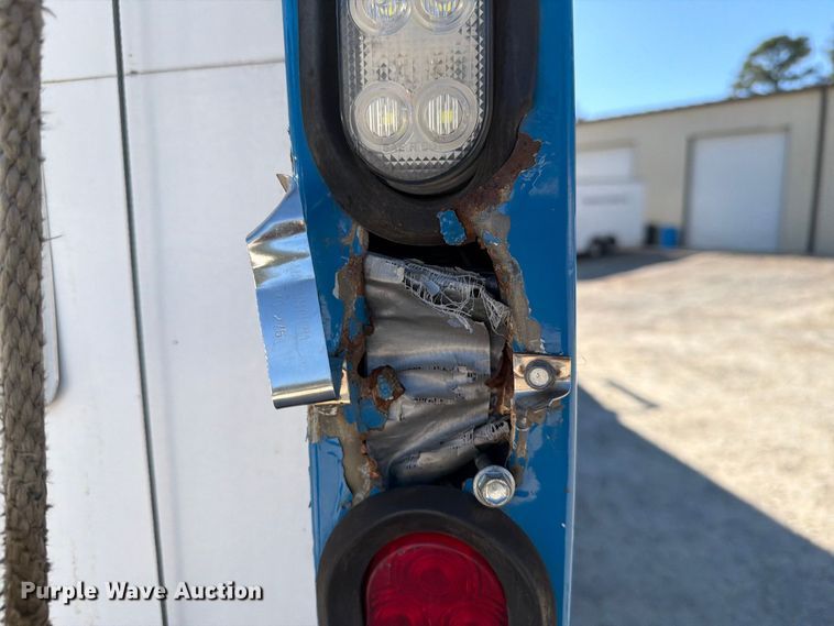 image for item EF1407 2002 International 4400 box truck