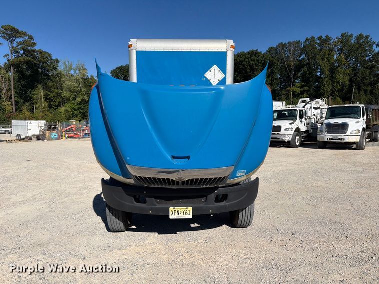image for item EF1407 2002 International 4400 box truck