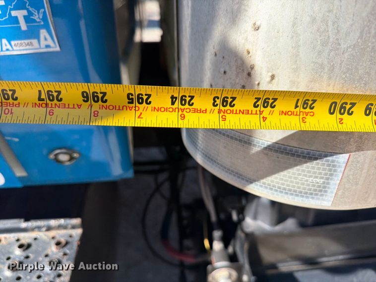 image for item EF1407 2002 International 4400 box truck