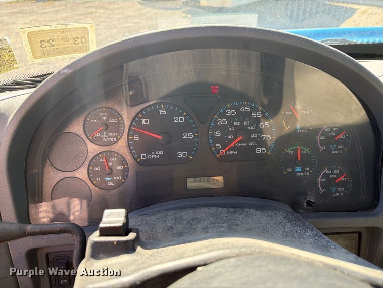 image for item EF1407 2002 International 4400 box truck