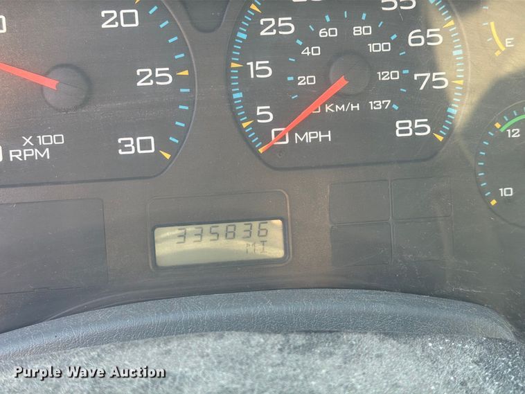 image for item EF1407 2002 International 4400 box truck