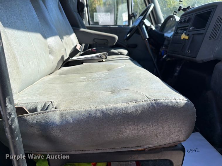 image for item EF1407 2002 International 4400 box truck