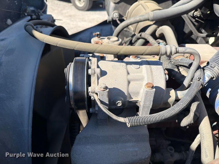 image for item EF1407 2002 International 4400 box truck