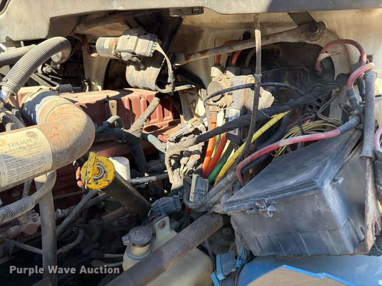 image for item EF1407 2002 International 4400 box truck