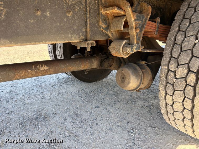 image for item EF1407 2002 International 4400 box truck