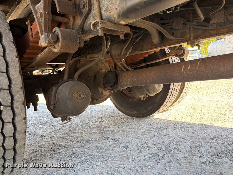 image for item EF1407 2002 International 4400 box truck