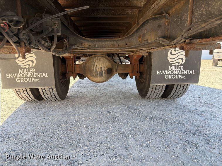 image for item EF1407 2002 International 4400 box truck